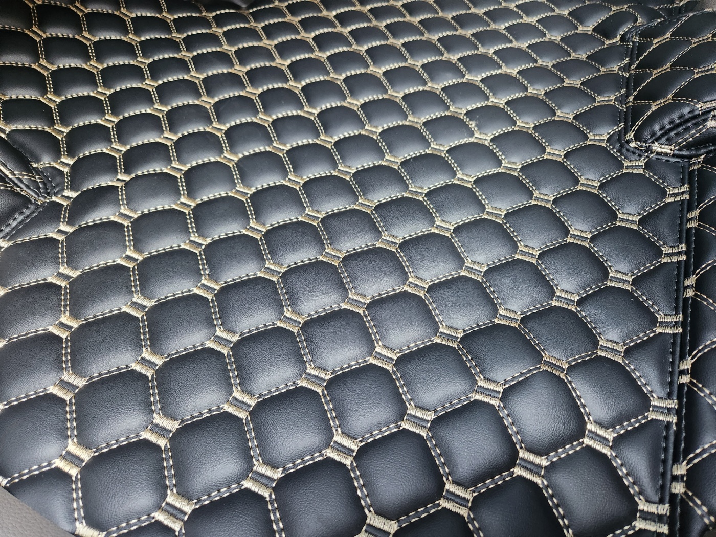 대구 신차 패키지 브이쿨 케이틴트 카니발 KA4 하이 세단 엠보싱 바닥 10