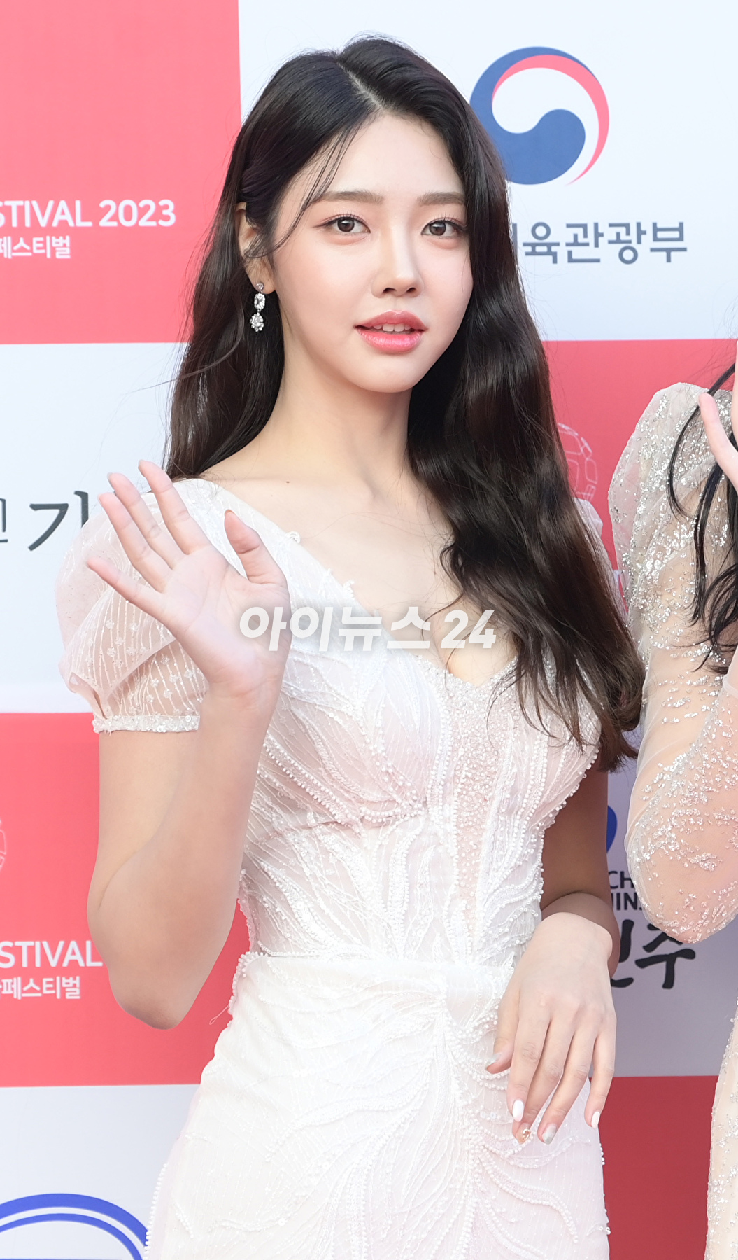 2020년 미스코리아 진 김혜진이 14일 오후 경남 진주시 경남문화예술회관에서 열린 &#39;2023 코리아드라마어워즈&#39; 레드카펫 행사에 참석하고 있다. [사진=정소희 기자]