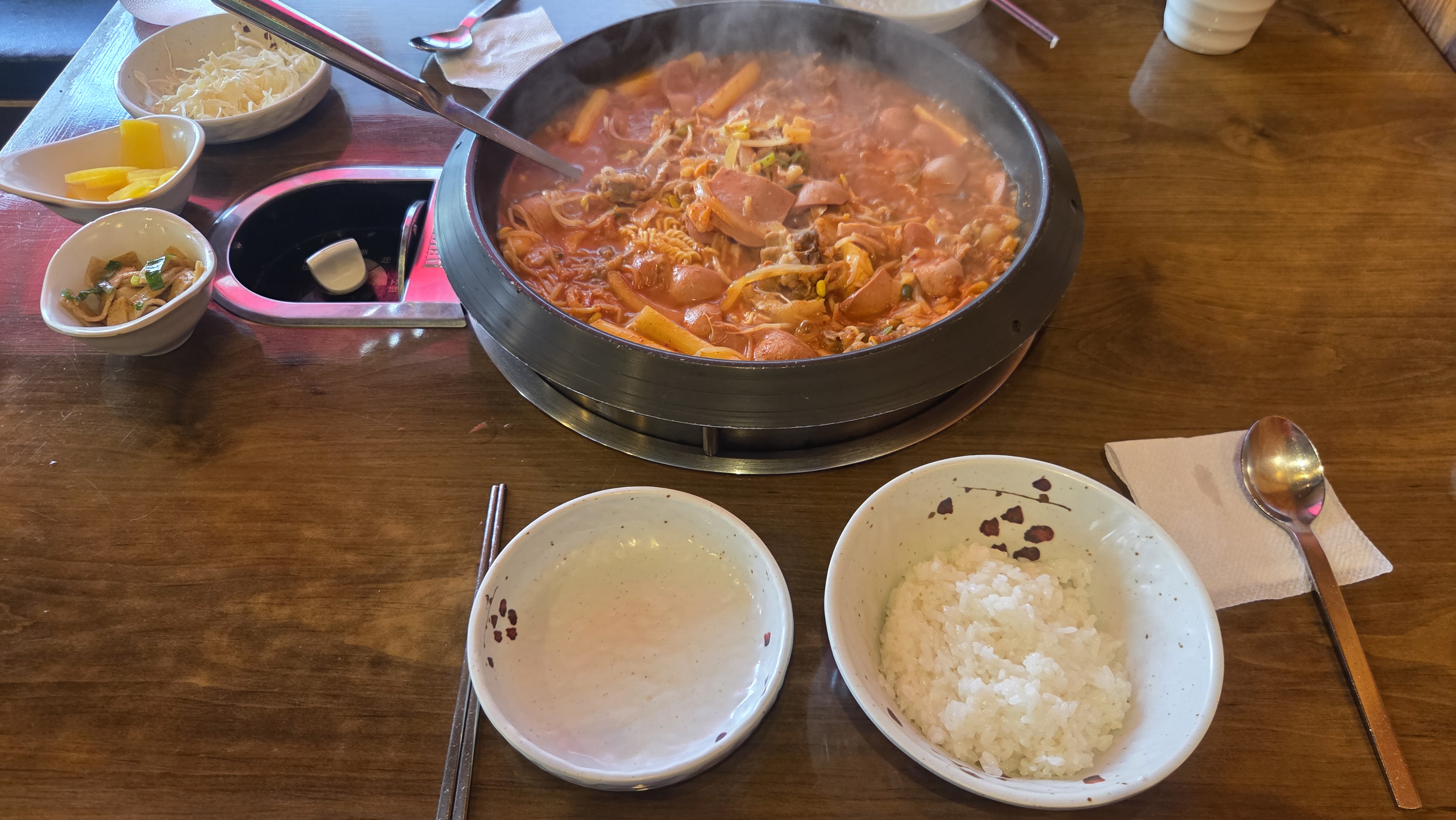Budaeseutori (부대스토리) 1