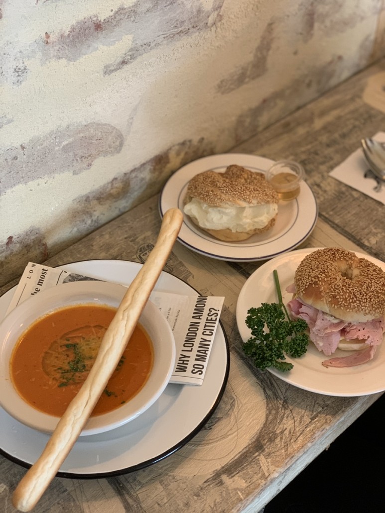 :: 런던베이글뮤지엄 안국 카페 26