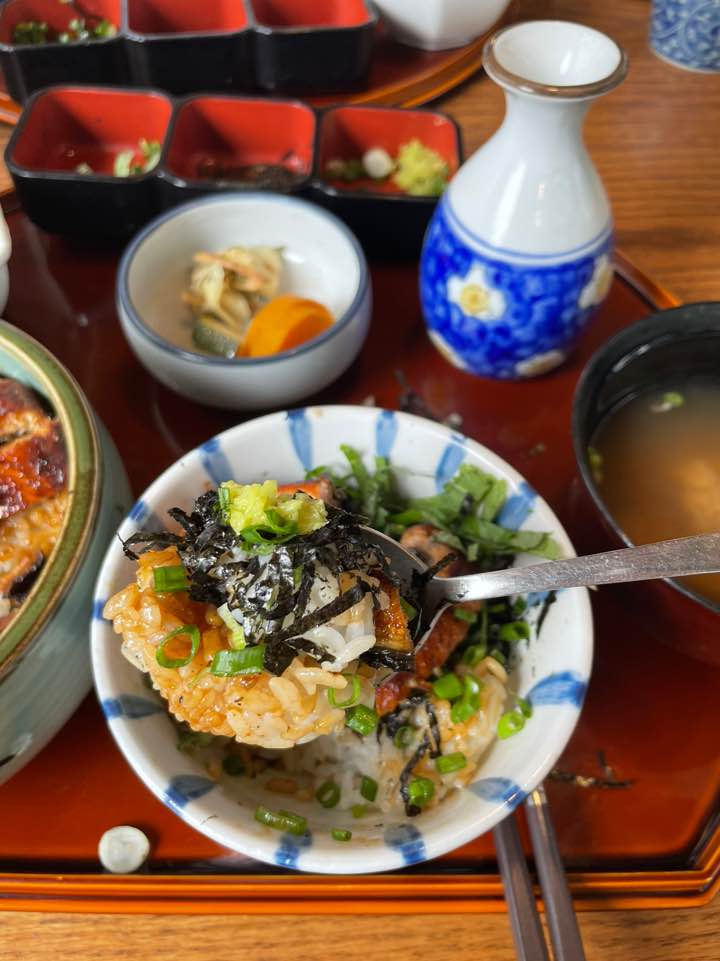 청담 해목 히쯔마부시 먹는 사진