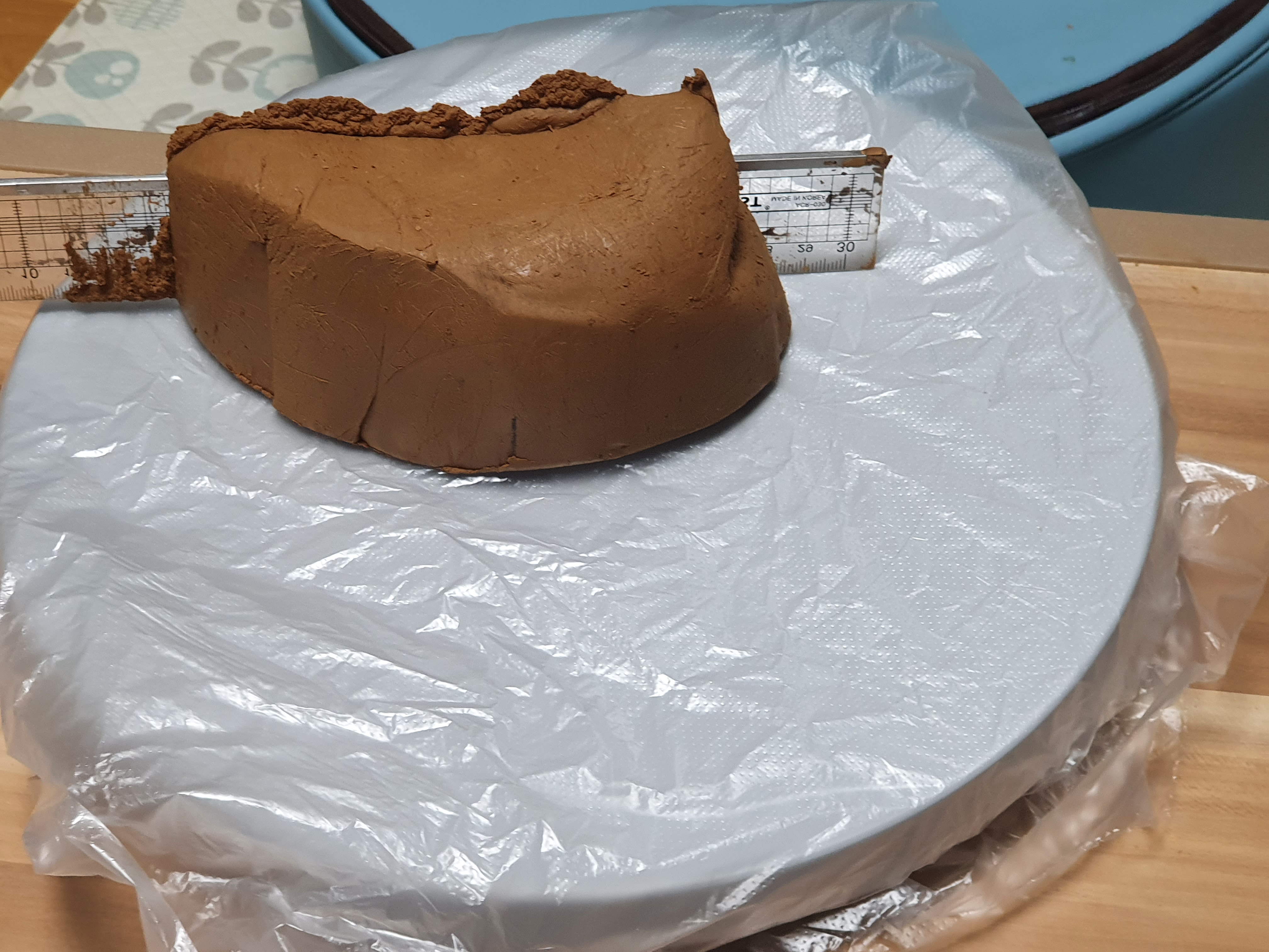 도데체 찰흙으로 뭘 하고 있는 것일까요?