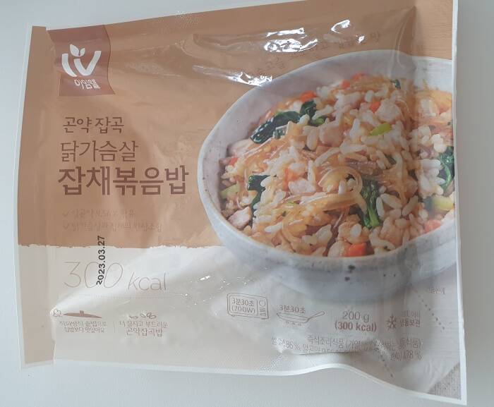 아임웰 닭가슴살 잡채볶음밥 포장지 사진