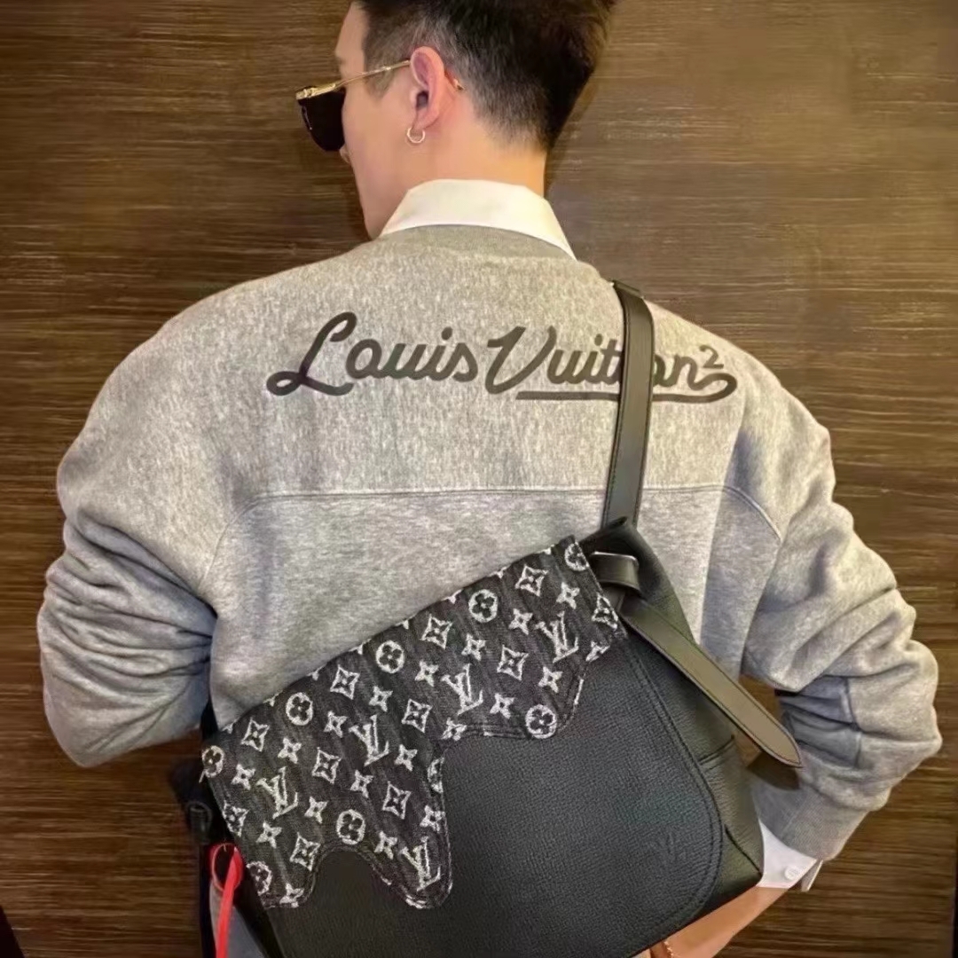  [LOUIS VUITTON] 루이비통 프린티드 하트 스웨트 셔츠 맨투맨 티셔츠 1A9GLW