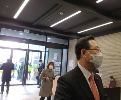  주호영 여기자 엘리베이터 몸싸움?