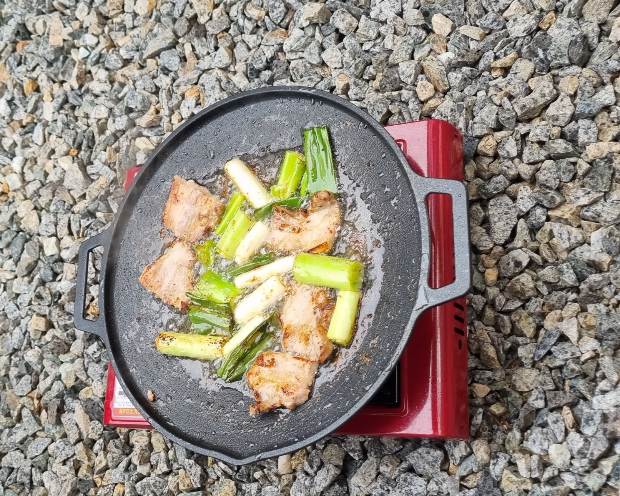 캠핑장 저녁 메뉴 삼겹살 & 대파구이