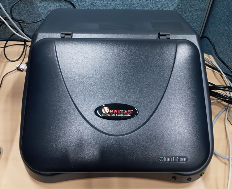 TURNER BIOSYSTEMS VERITAS Microplate Luminometer