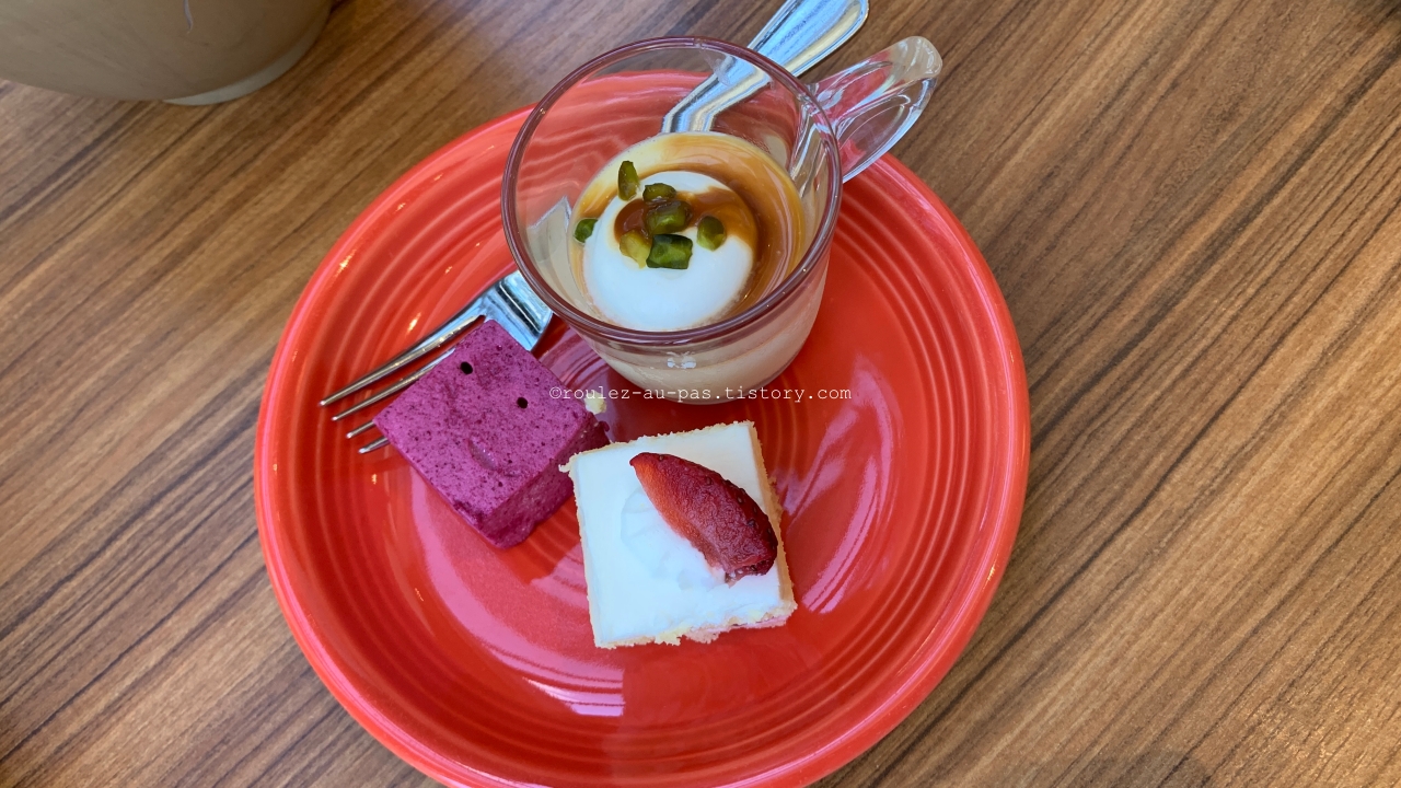 JAPAN-HOTEL-KOBE BAY SHERATON-BREAKFAST-PUDDING