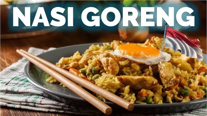 나시 고렝 (Nasi Goreng)