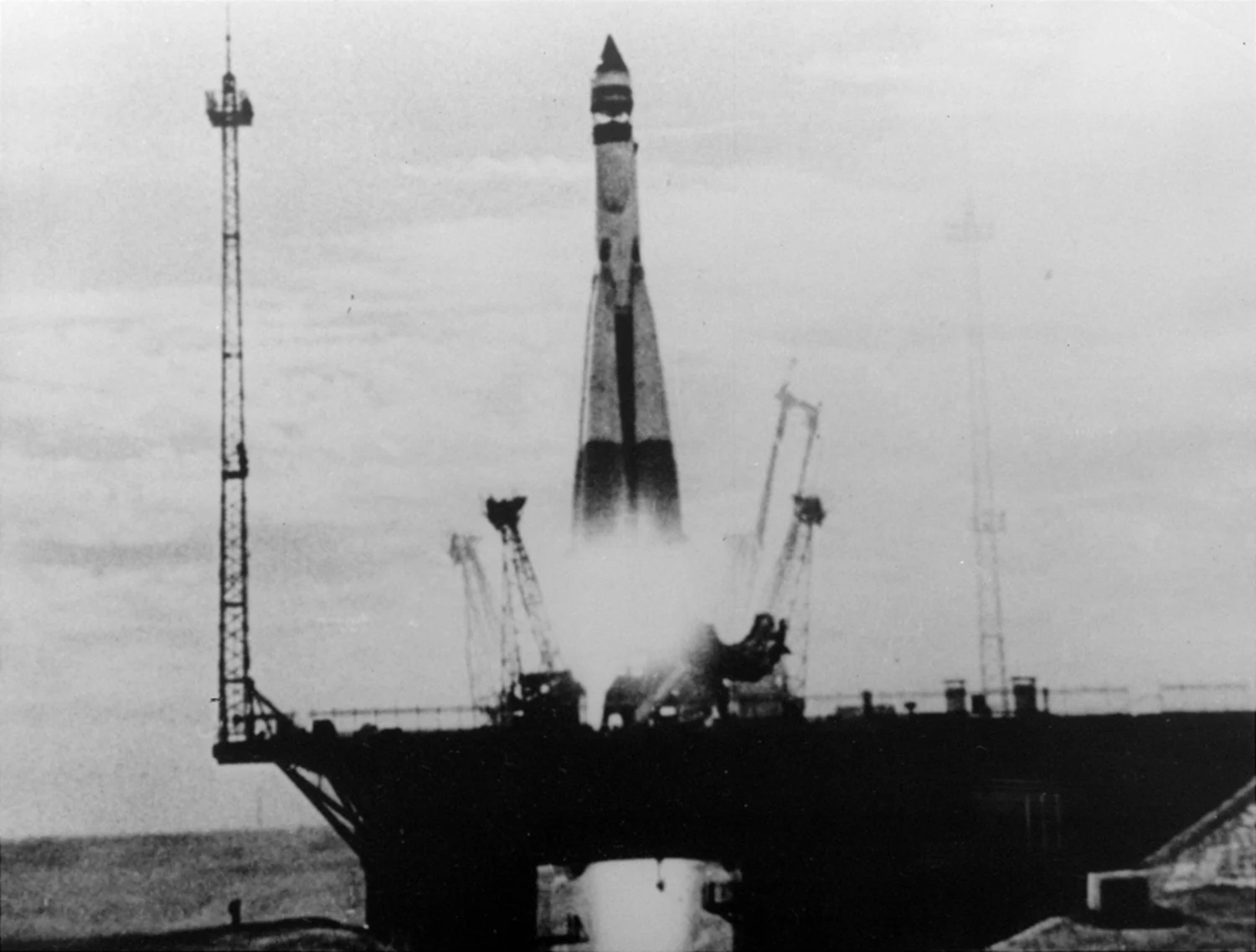 스푸트니크 1호를 탑재한 P-7 세묘르카 로켓은 소련 본토에서 바로 미국을 핵공격할 수 있는 절대병기였다