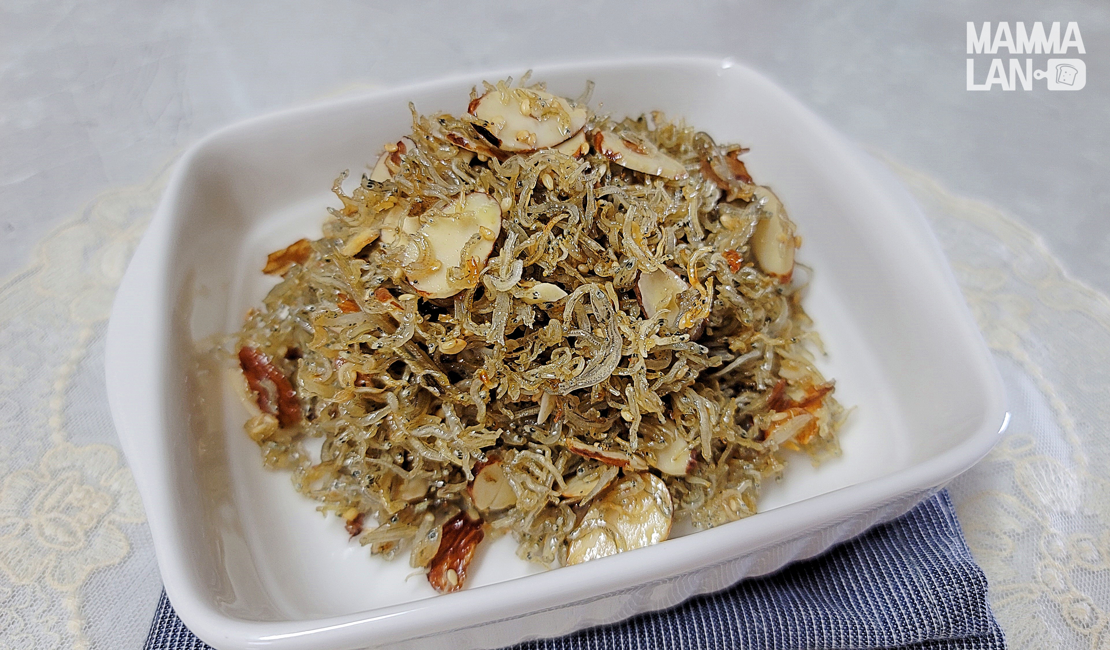  아몬드 멸치볶음 만들기  초간단 밑반찬으로 견과류가 들어가 바삭하니 맛있어요
