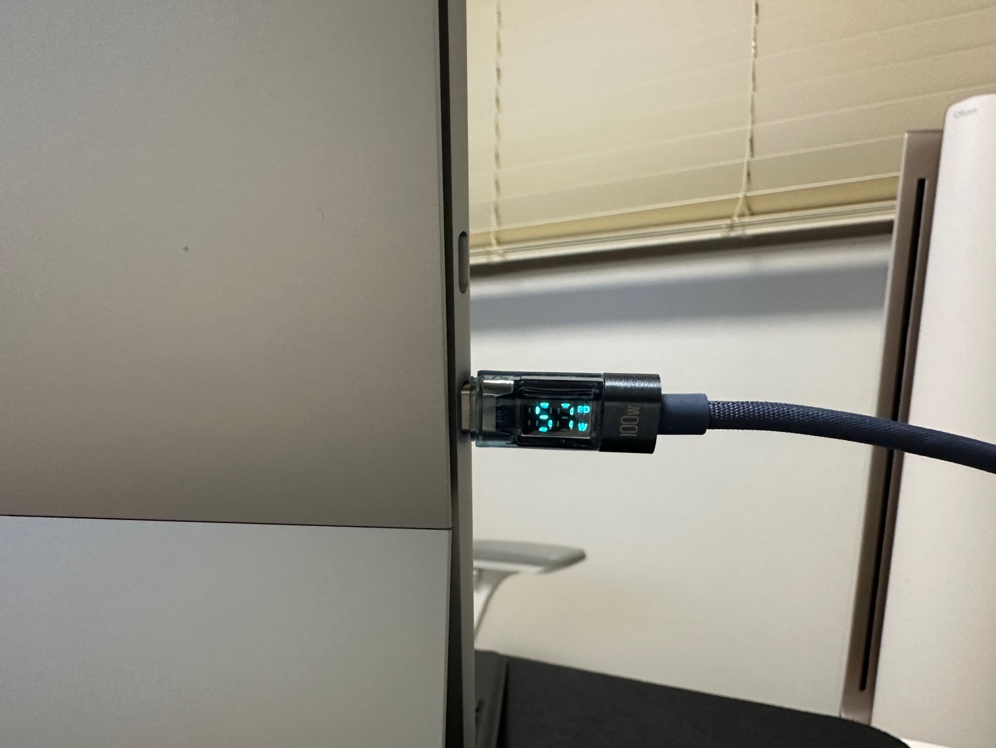 UM2 GaN2 240W 충전기 서피스충전