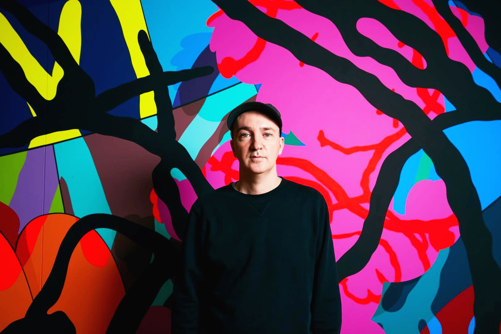  제2의 앤디워홀, 카우스(KAWS) 순수미술과 기업간의 콜라보레이션 열풍을 일으키다.