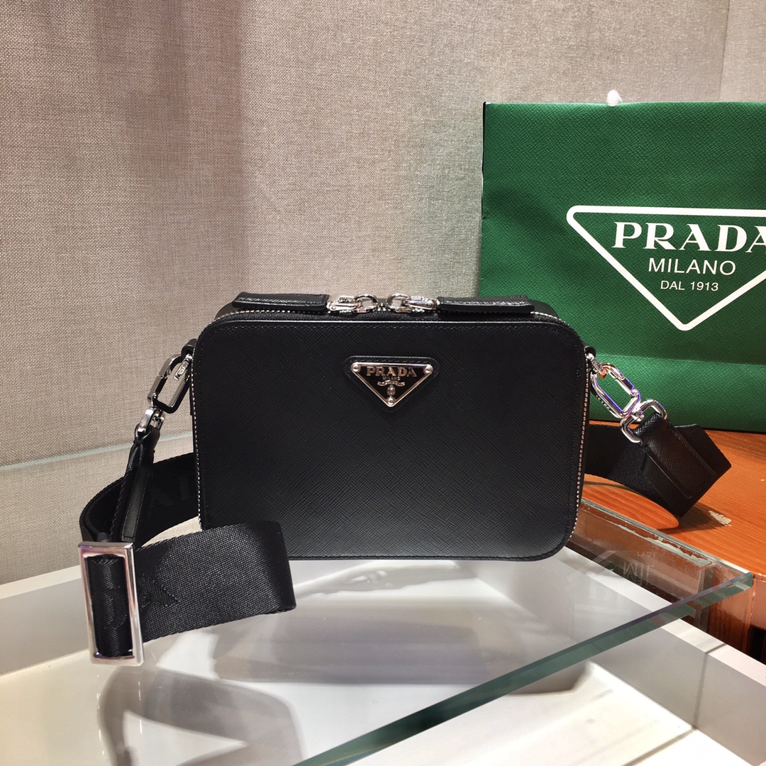  [PRADA] 프라다 브리크 사피아노 가죽 크로스 바디 백 2VH070_9Z2_F0002_V_EOI (2 COLOR)