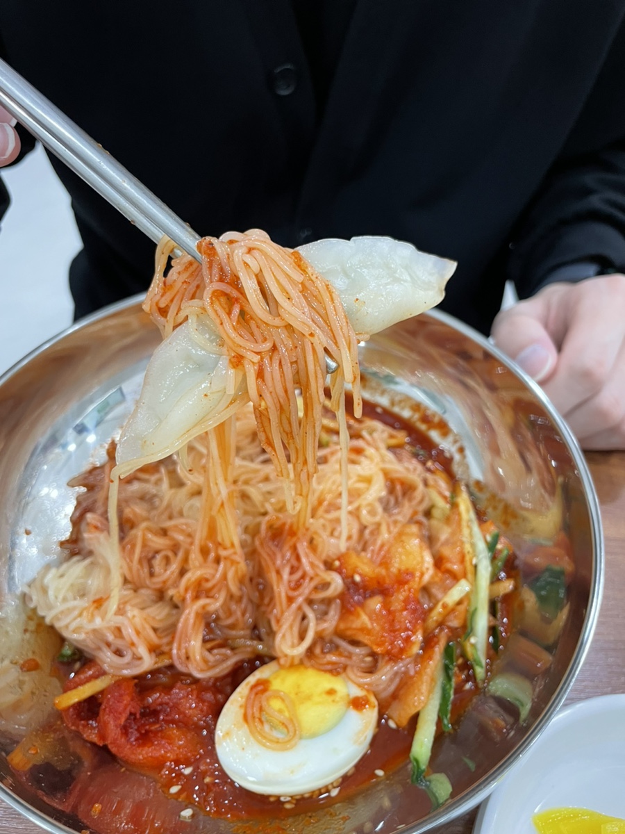 만두랑 비빔밀면 조합