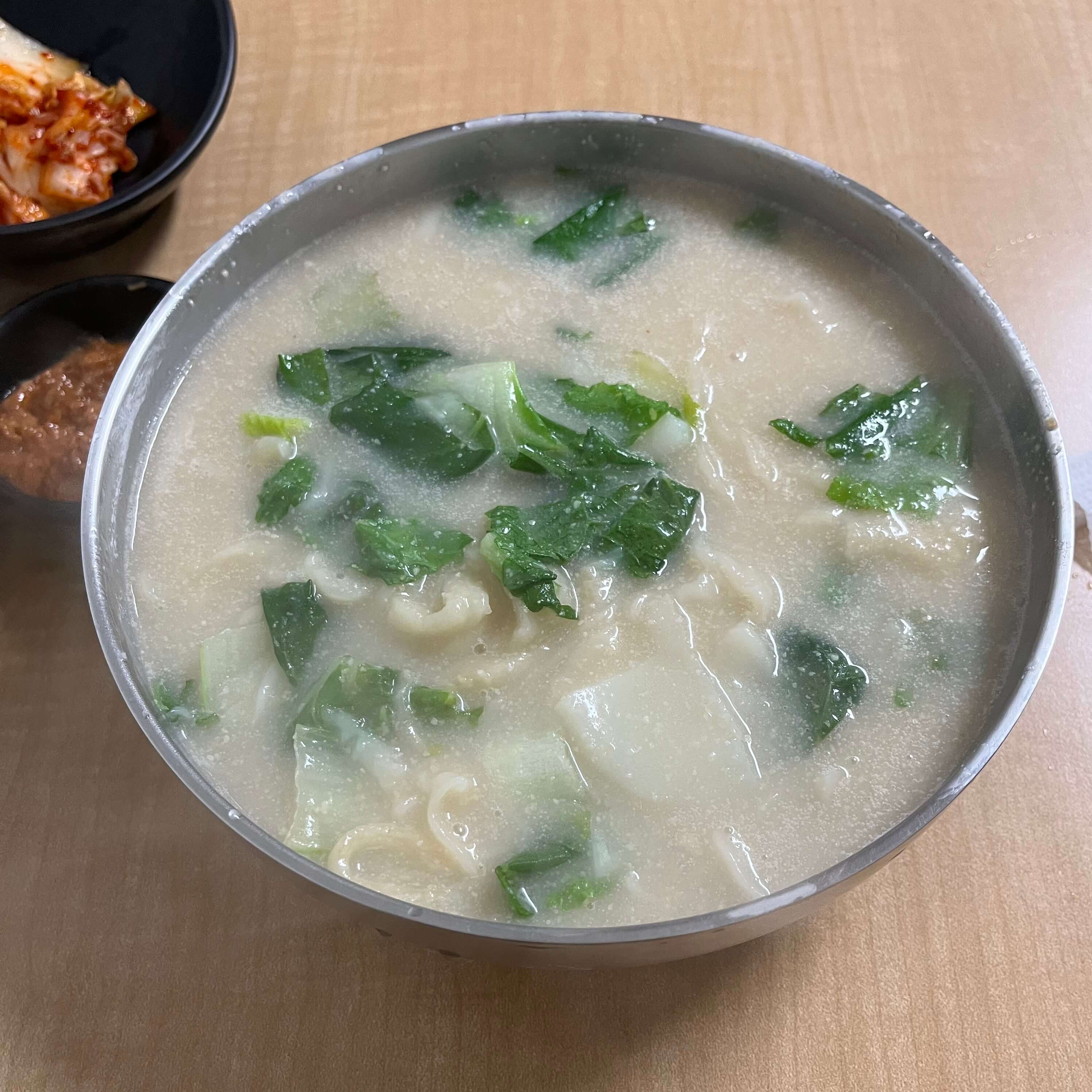 대구 봉덕시장 맛집 - 청도 봉시 손칼국수 - 봉시 칼국수 - 칼국수 맛집 - 따뜻한 콩칼국수