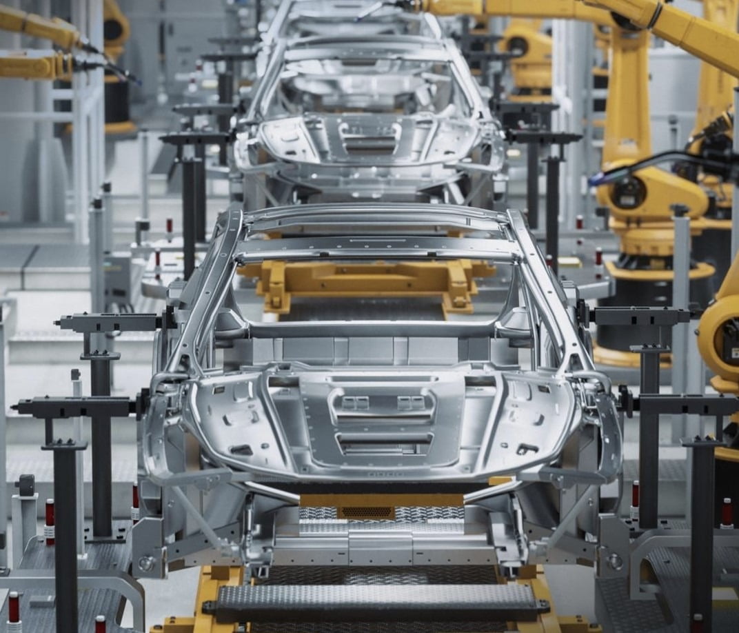 삼현은 차량용 모터와 제어기를 개발하는 기업이다. 삼현의 생산현장 모습