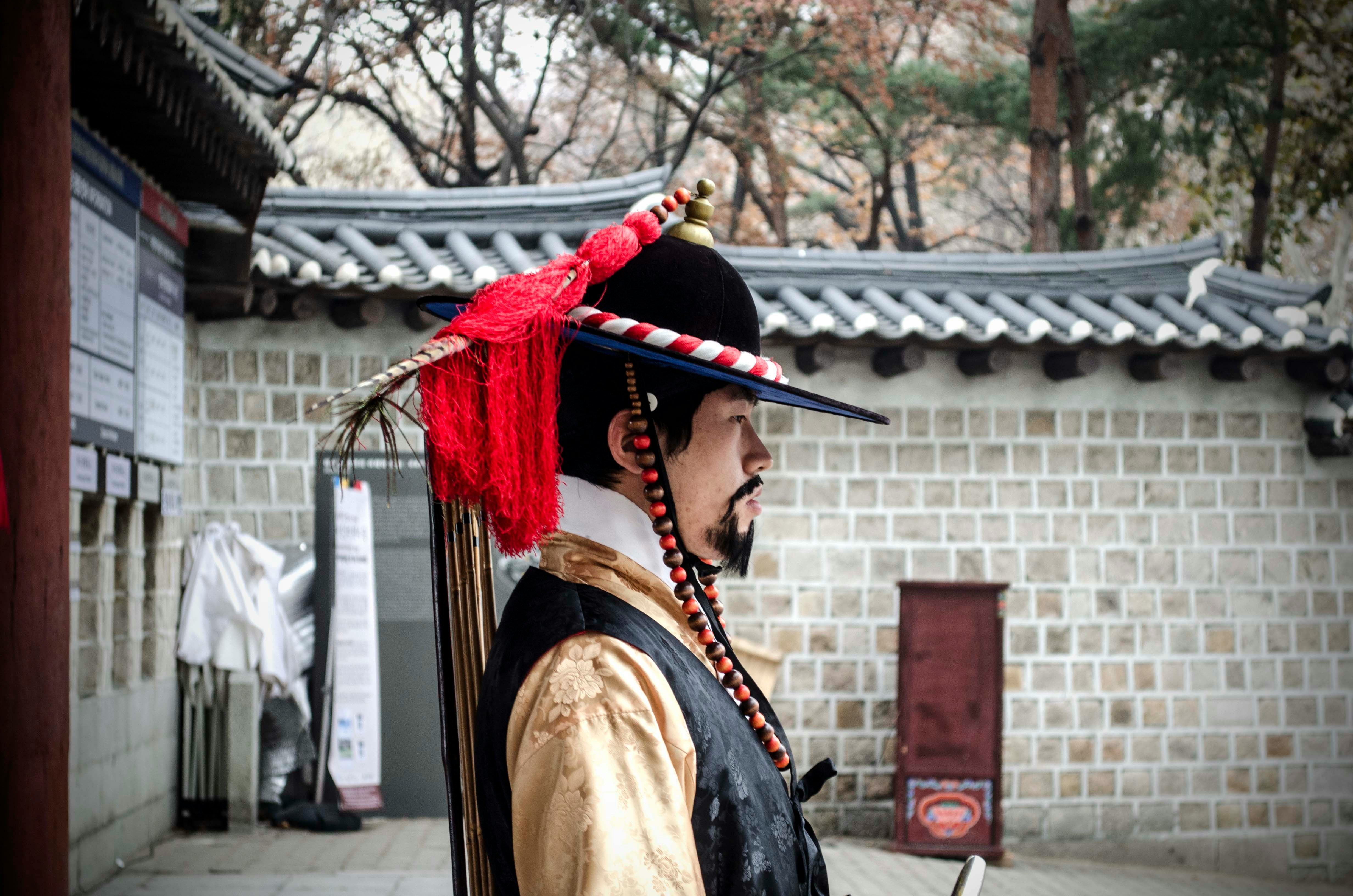 의상 입은 사람 이미지