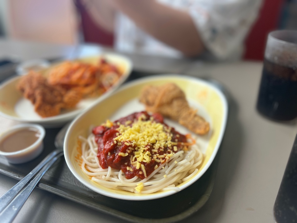  보홀 졸리비(Jollibee) 소개 및 졸리비 메뉴 추천(feat. 스파게티, 치킨, 치킨버거)