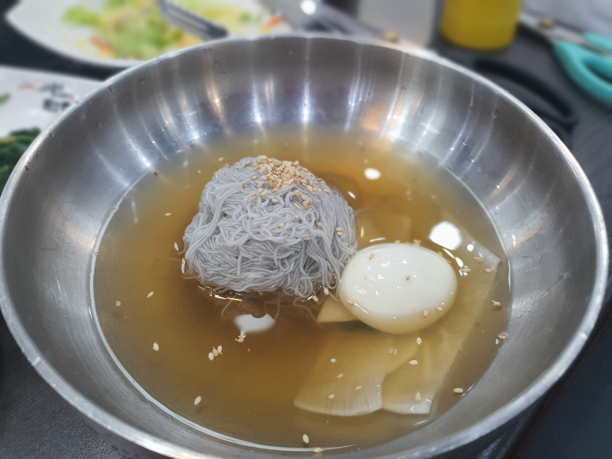 덕향 냉면