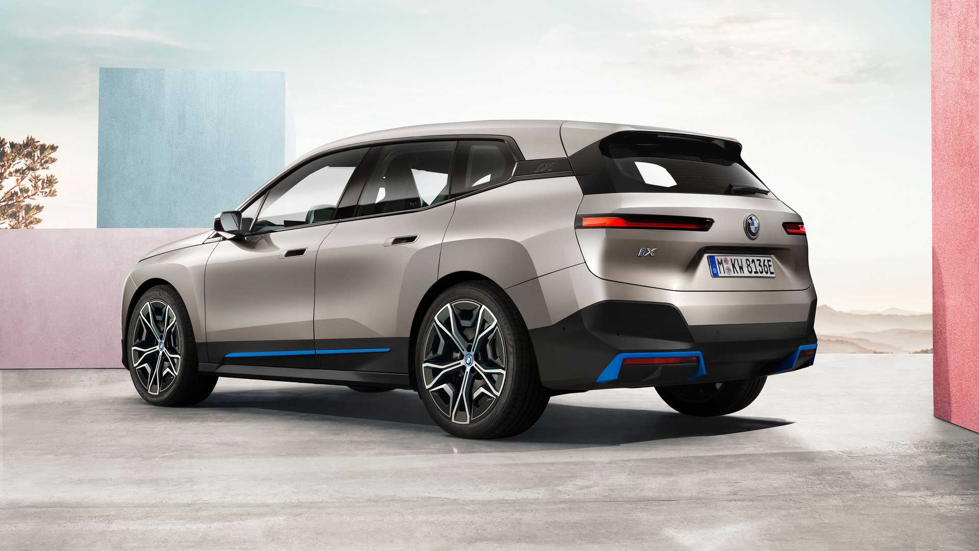 BMW iX 공개 500마력, 1회 충전으로 600km 주행