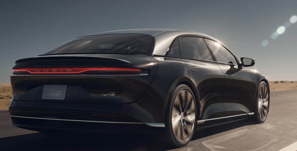  루시드 에어(Lucid Air)는 단 1번의 충전으로 832km 이상을 주행합니다