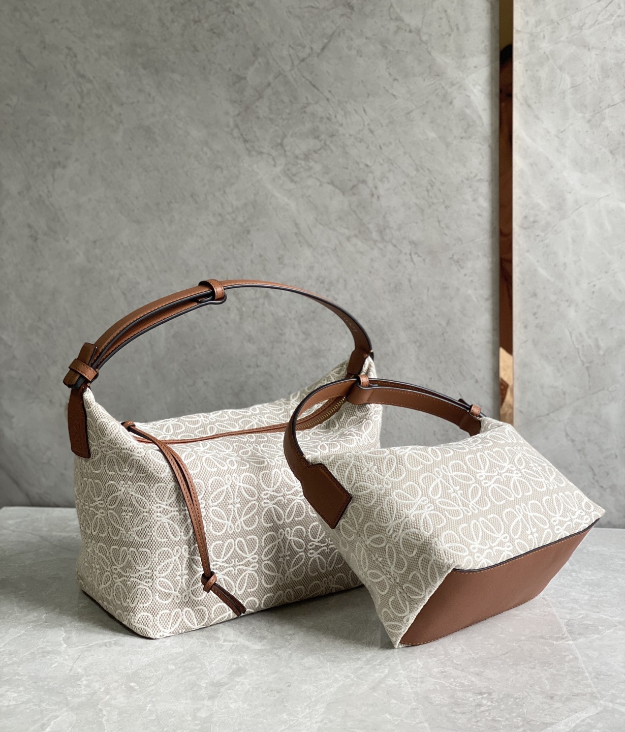  [LOEWE] 로에베 큐비백 아나그램 자카드 카프스킨 A906K68X04 (2 SIZE)