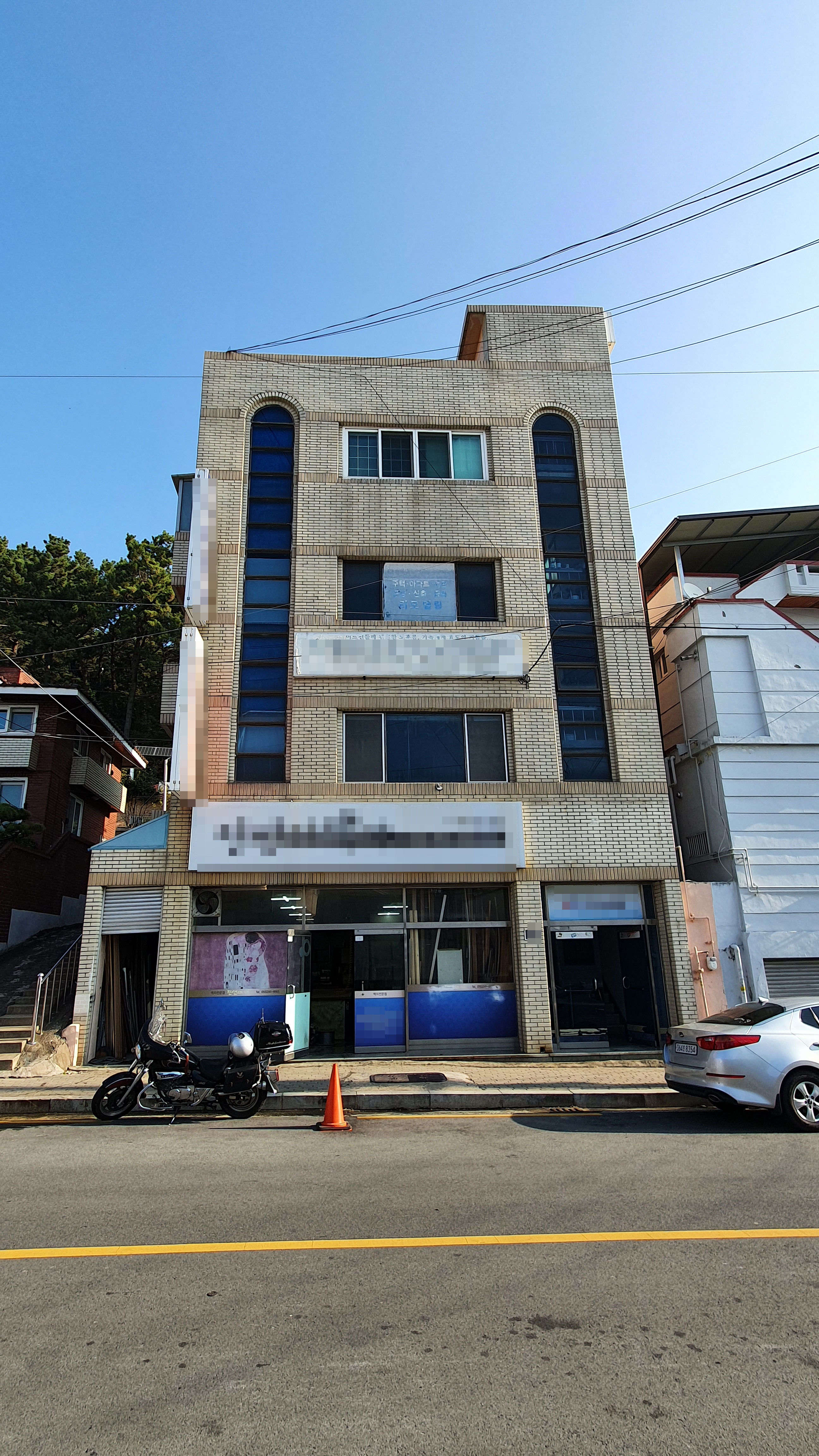  (땅나라 396번) 경남 창원시 마산 회원동 소재, 도로변 접한 4층 통건물 매매 / 문의 055) 253-6609