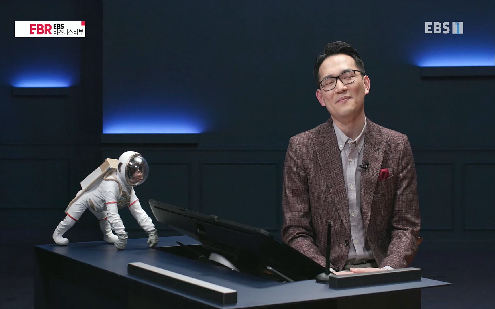 EBR - EBS Business Review이철희의 수학이 세상을 지배한다 - 2부 수학은 아이언맨의 슈트.mp4_20220717_133210.931.jpg