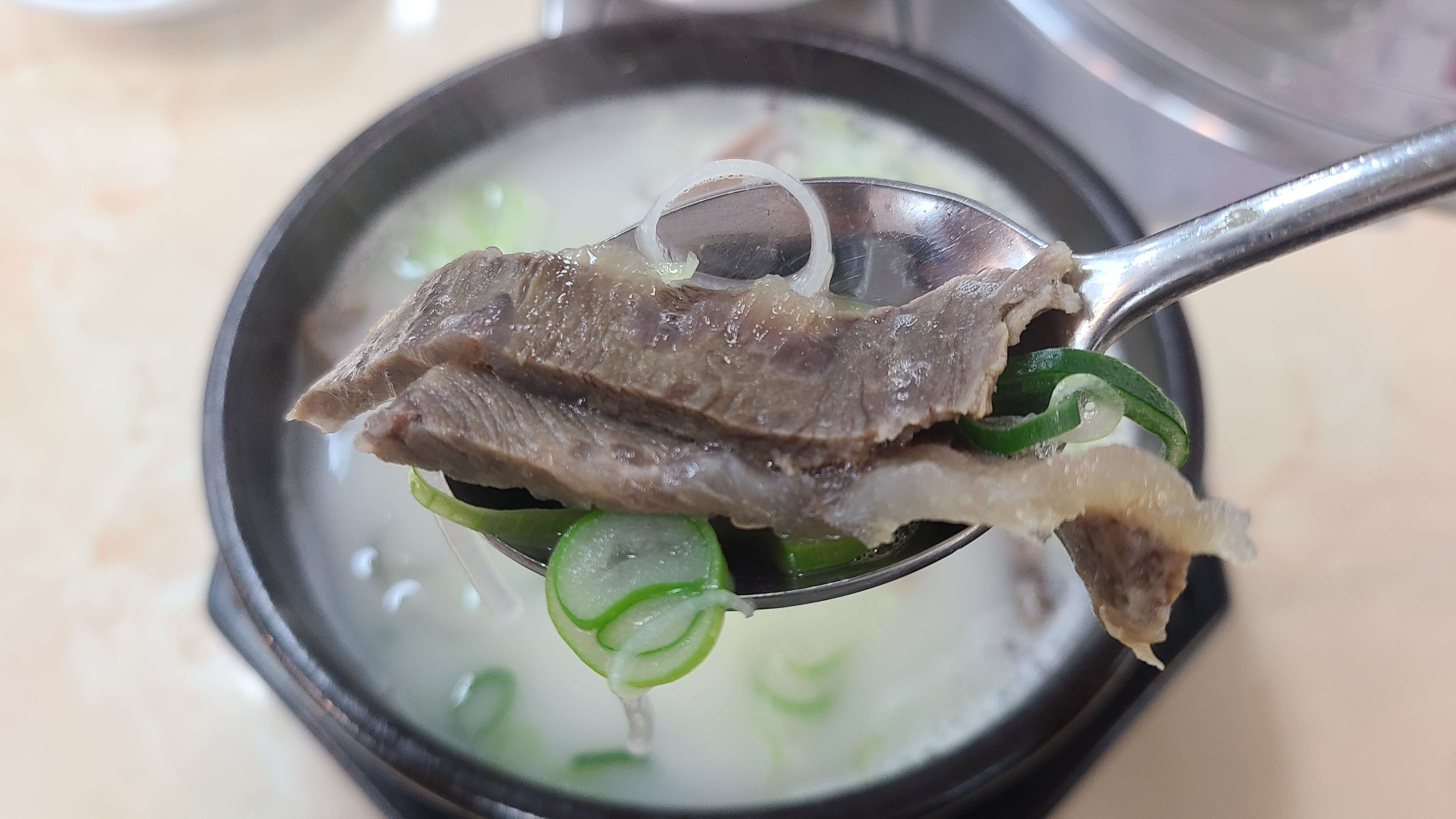 오가네소머리국밥-고기-2