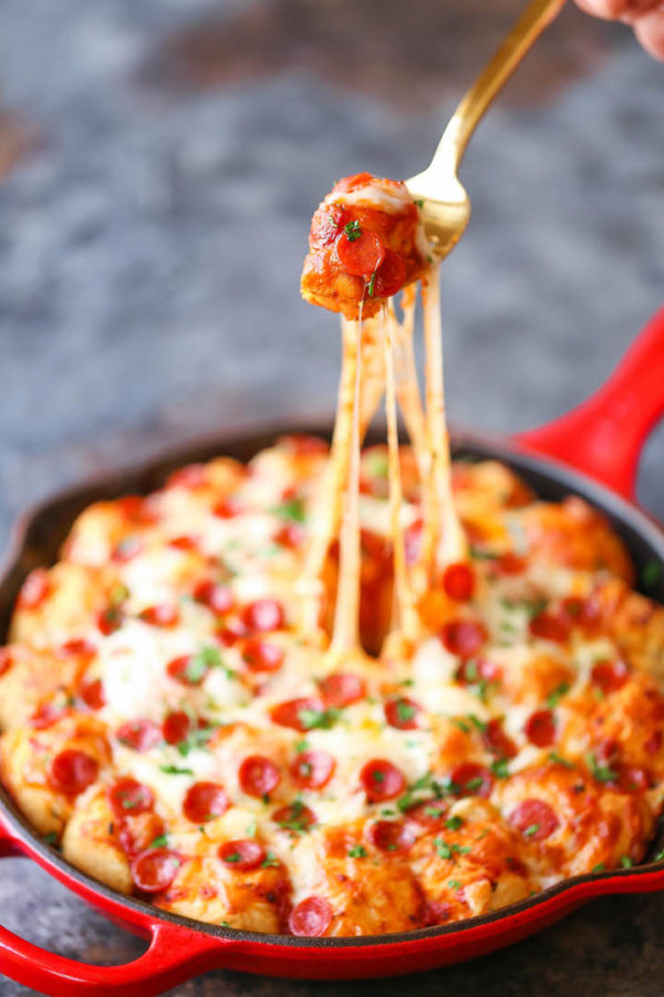  cheesy 싸구려의, 가식적인