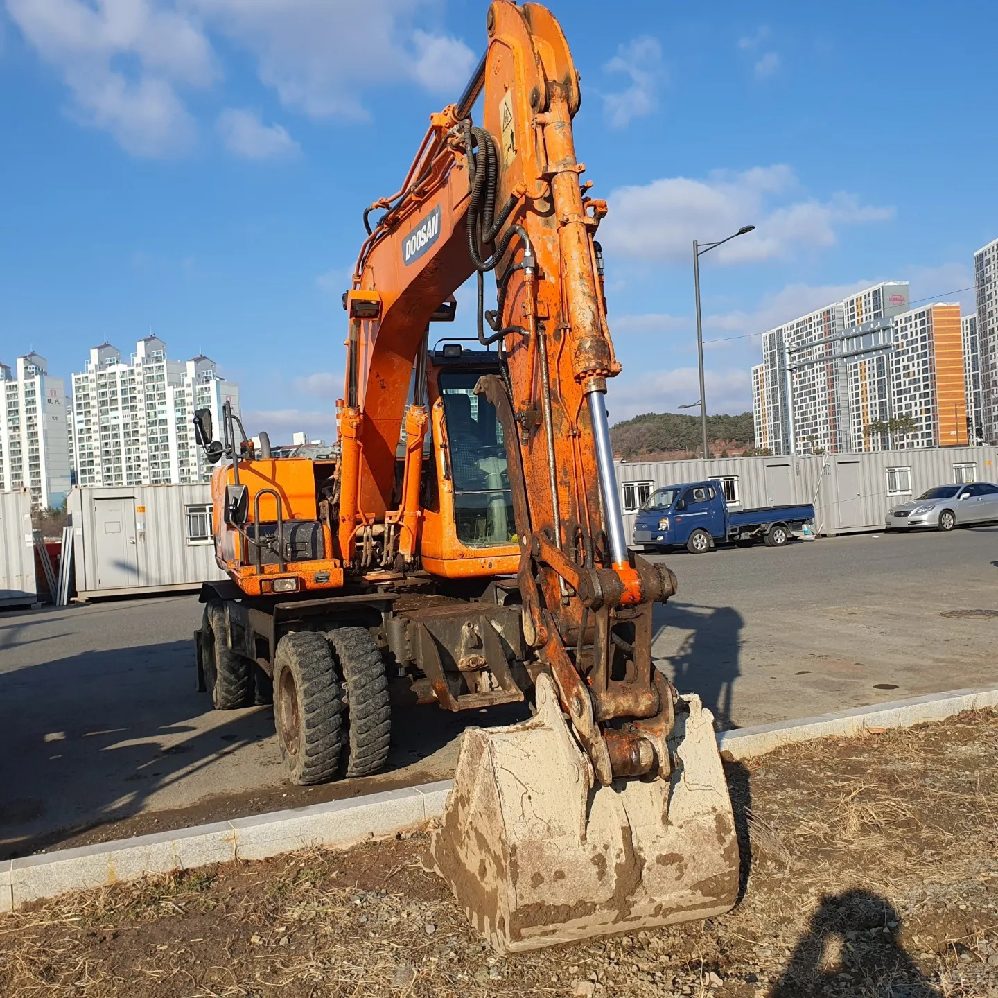  두산 DX140W 2013년식 5300만원 판매합니다.