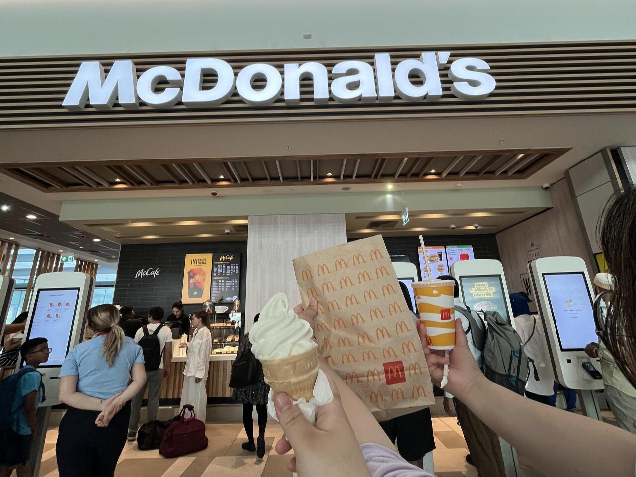  에미레이트 항공기를 타고 떠난 터키 여행, 기내식부터 공항 맥도날드까지!