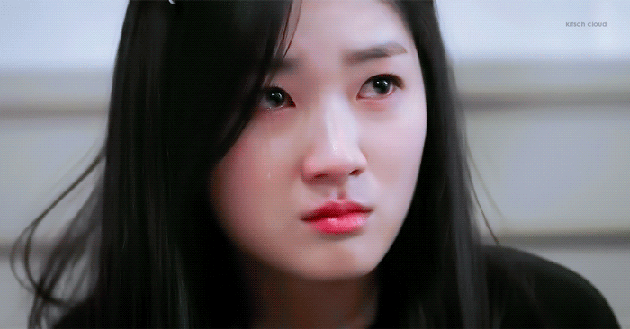 "사고로 부모 잃더니 아내까지 잃은 친구…" 장례식장에서 3일 내내 운동화를 끌어안고 통곡하는데, 잠시후 그 '이유'가 밝혀지자 조문객 모두가 눈물을 쏟아내고 말았습니다