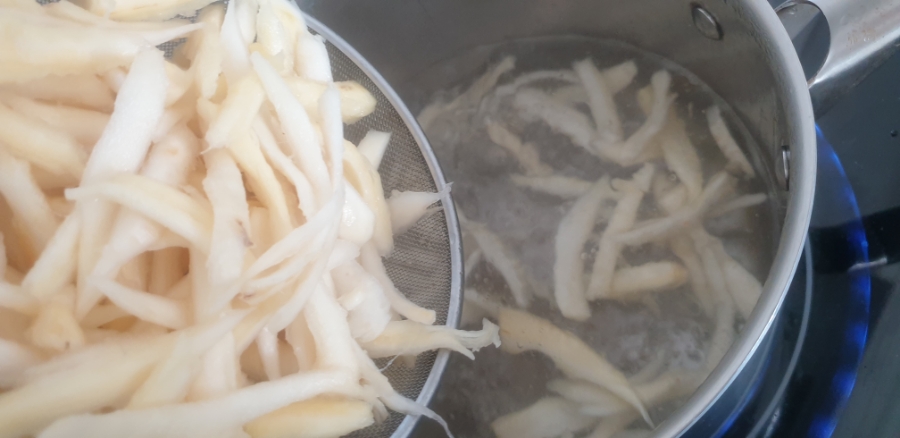 더덕 껍질 벗기는 법 도라지나물 볶는 법 9
