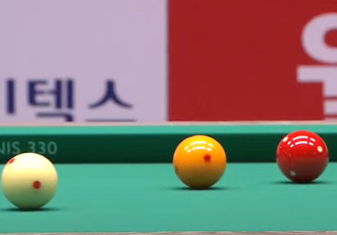 women-billiards-match