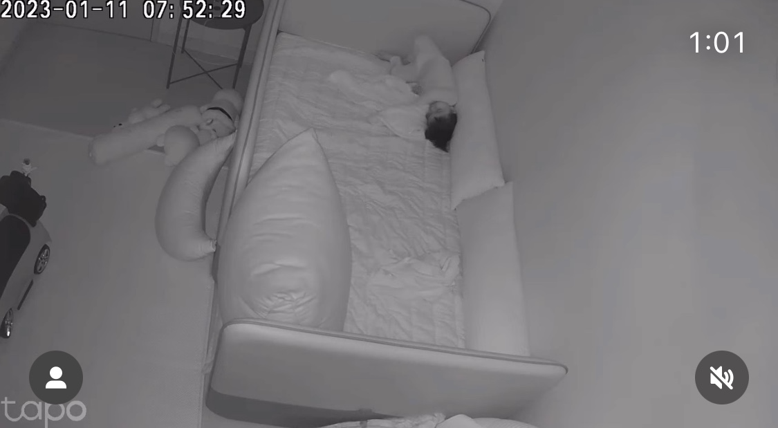 분리수면하는 아기