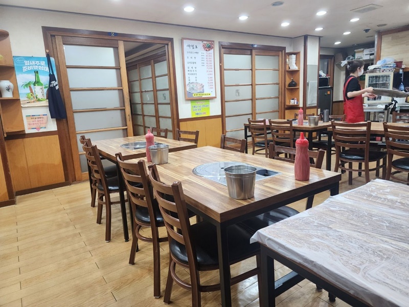 목포 신안오리탕 의자 자리