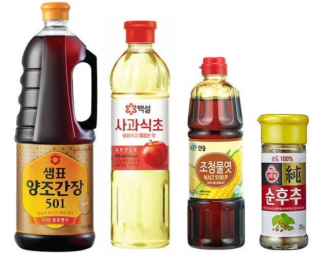 소유간장 2큰술, 식초 1큰술, 조청물엿 2큰술, 후추 약간