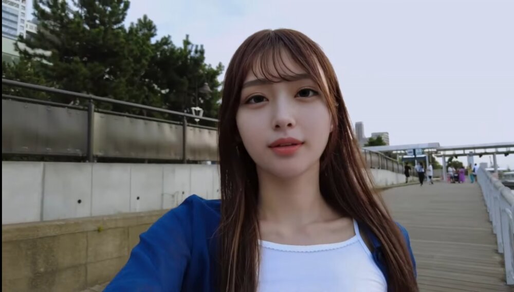  조만간 일본에서 데뷔예정이라는 유카 리나 셀카 사진들 모음
