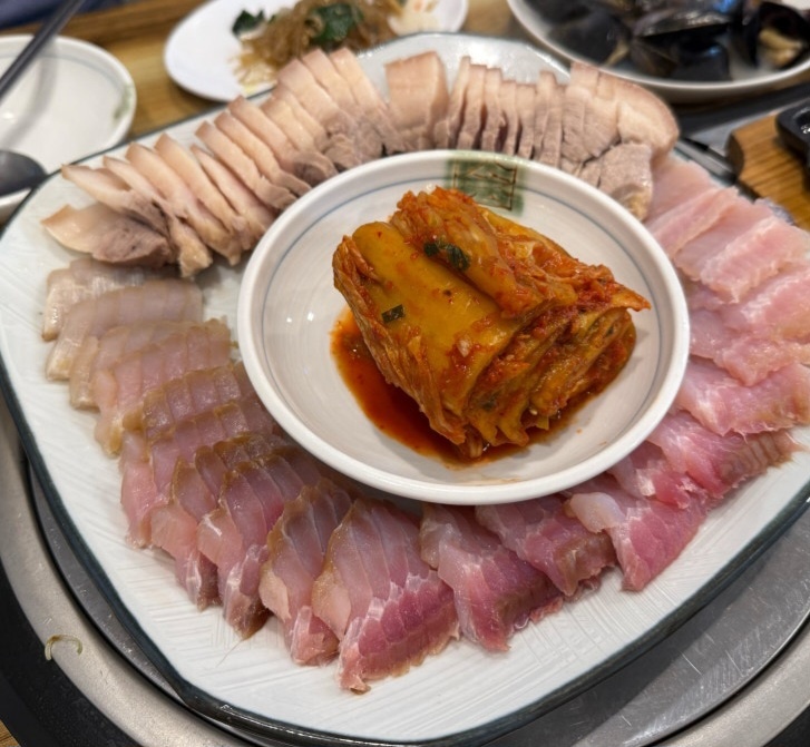 에드워드리 컨츄리쿡 여수 홍어삼합 맛집 정보