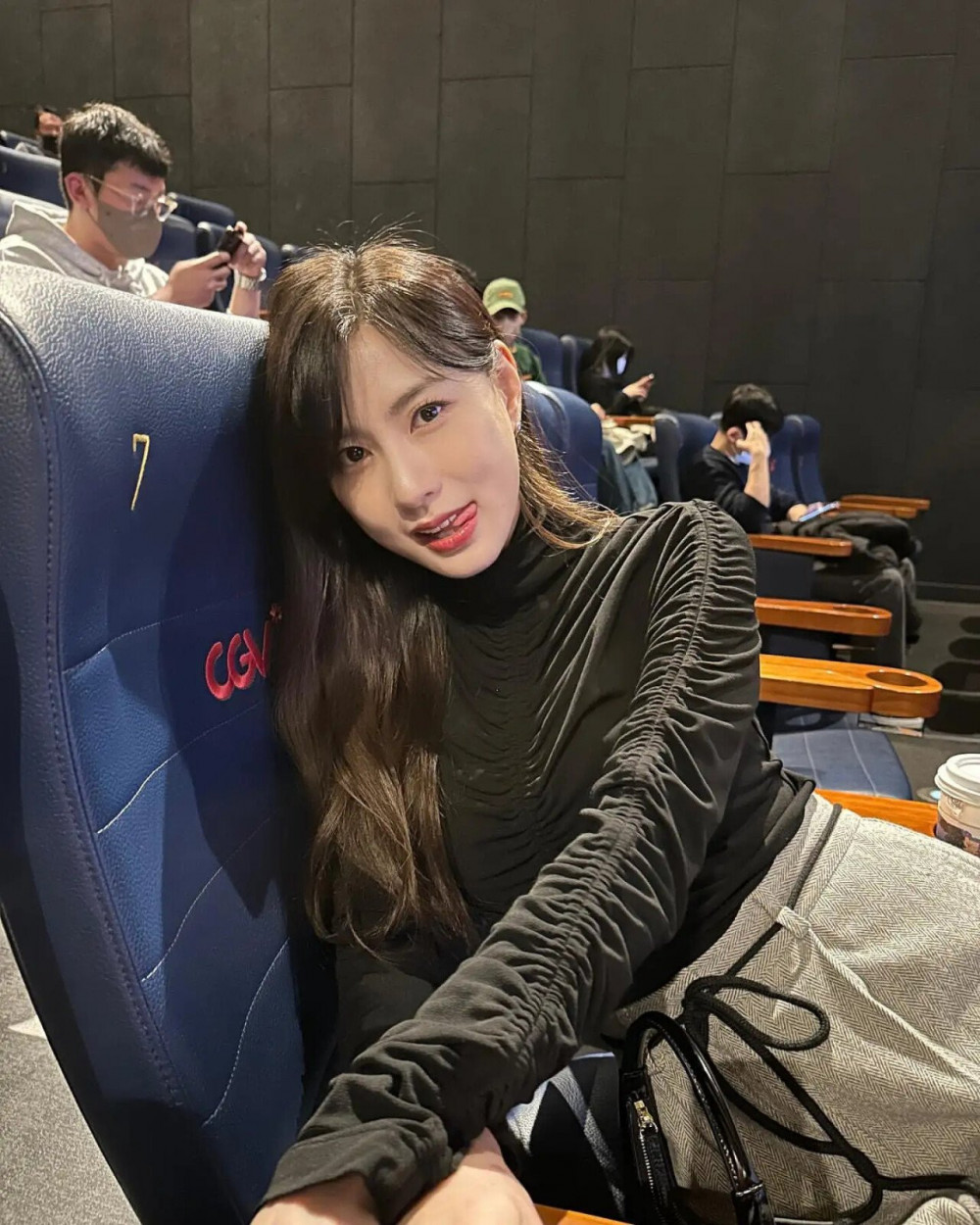 영화관에서 남친시점 에이핑크 오하영 사진