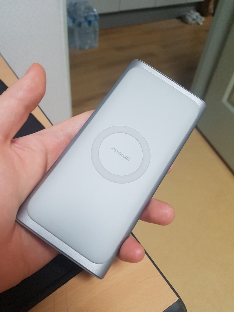  삼성 무선충전 보조배터리 10000mAh  3개월 사용기
