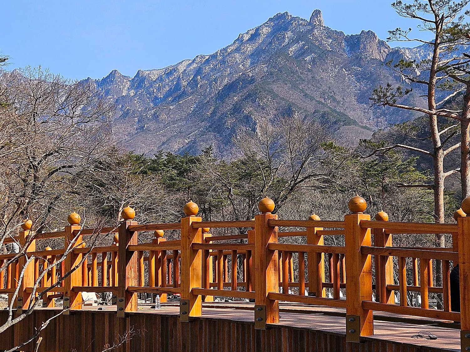 설악산 국립공원 등산코스 정상에서 바라보며 찍은 사진
