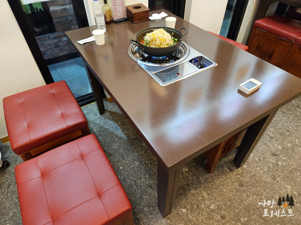 팔덕식당 테이블