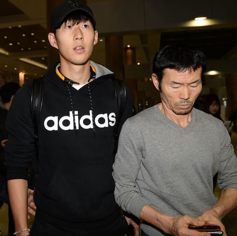 손흥민 박지성 누가 더 대단할까?(+나이 연봉 주급 업적)
