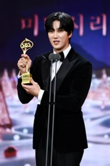 2024-SBS-연기대상-장나라-대상-수상-하이라이트
