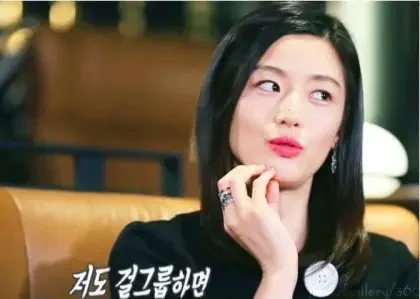 본인 입으로 걸그룹하면 센터감이라는 40대 아줌마.jpg