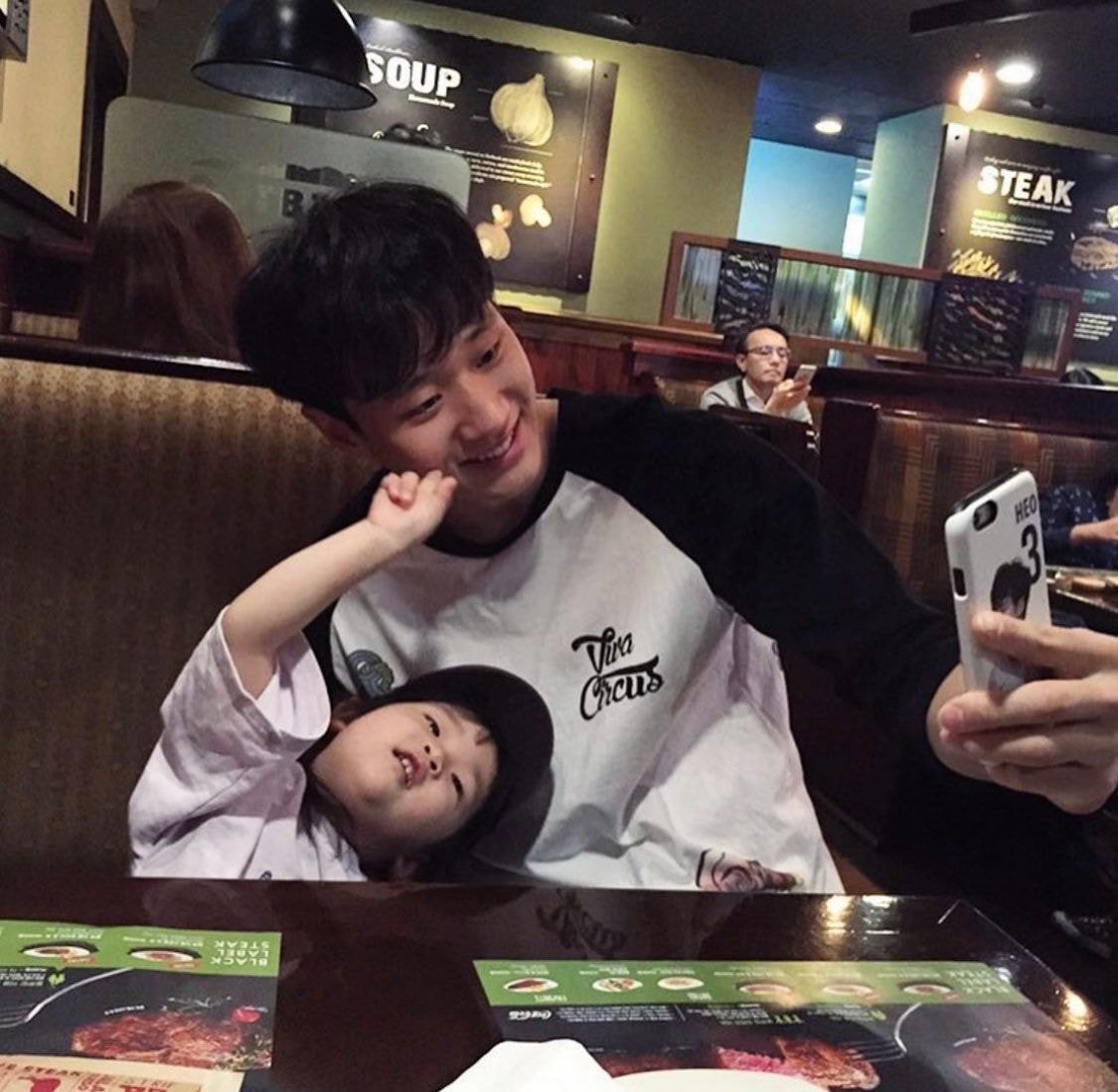  요즘 여초에서 인기 많은 스포츠 선수.jpg