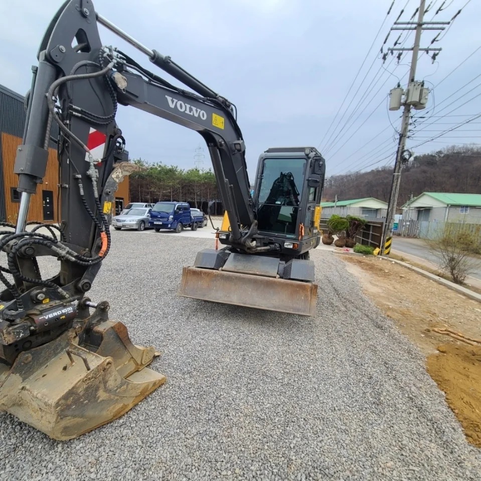  볼보 EW60 2022년식 8200만원 판매합니다.
